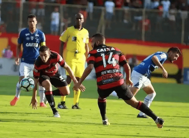 意甲保级区暗战！都灵“铁血防线”硬刚卡利亚里“客场困兽”，谁能突围？